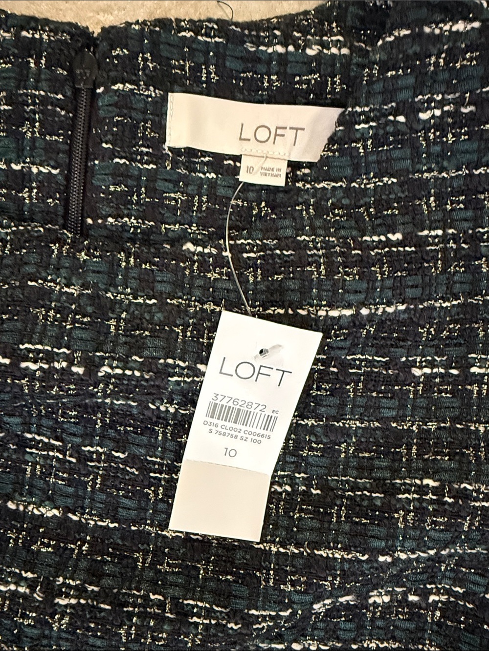 NWT LOFT Black Tweed Short-Sleeve Shift Dress with gold Buttons Sz 10 - Picture 2 of 8